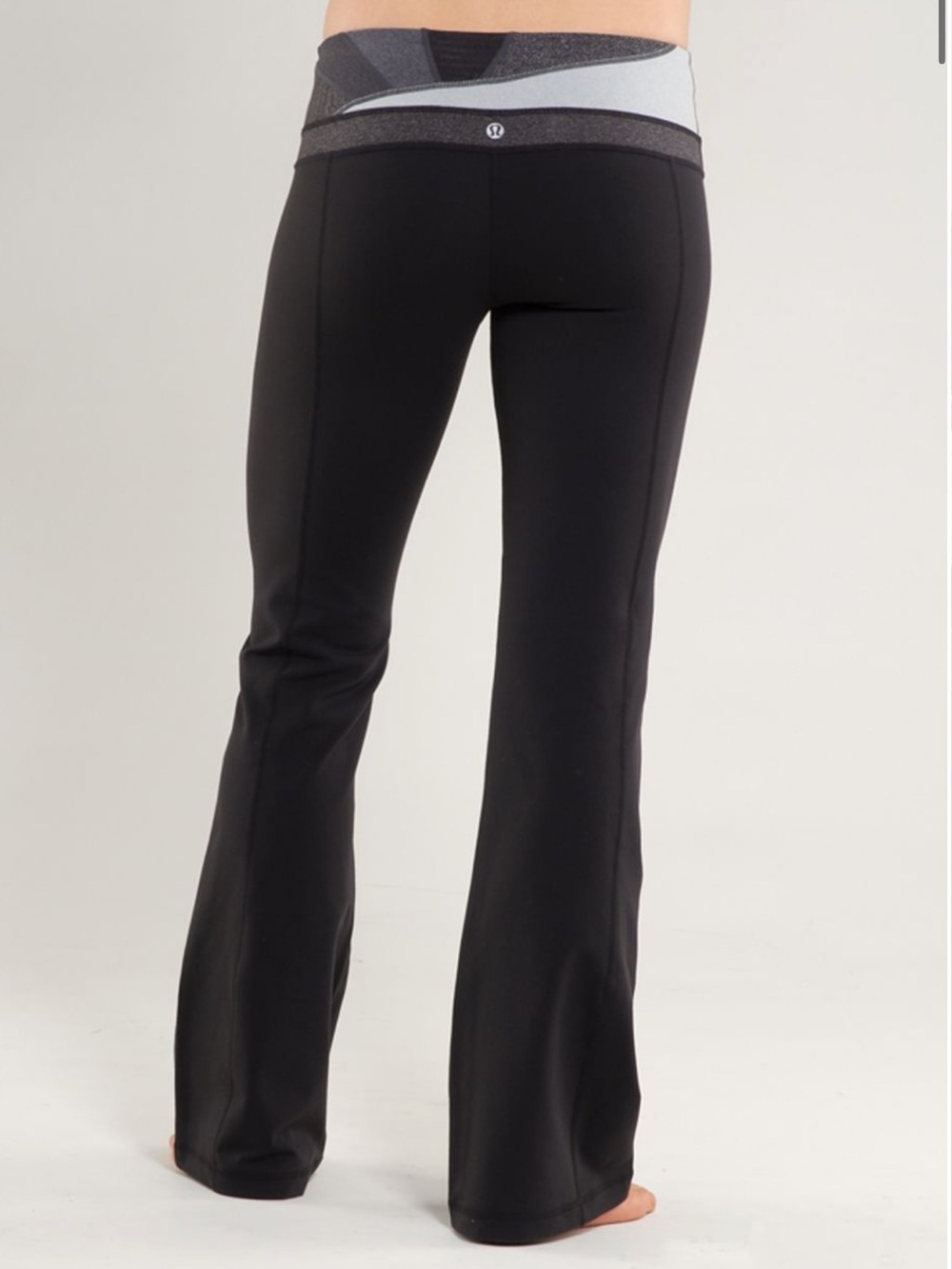 Lululemon Groove Pant (Regular)
Black / Quilting Winter 2 / Quilting Winter 2